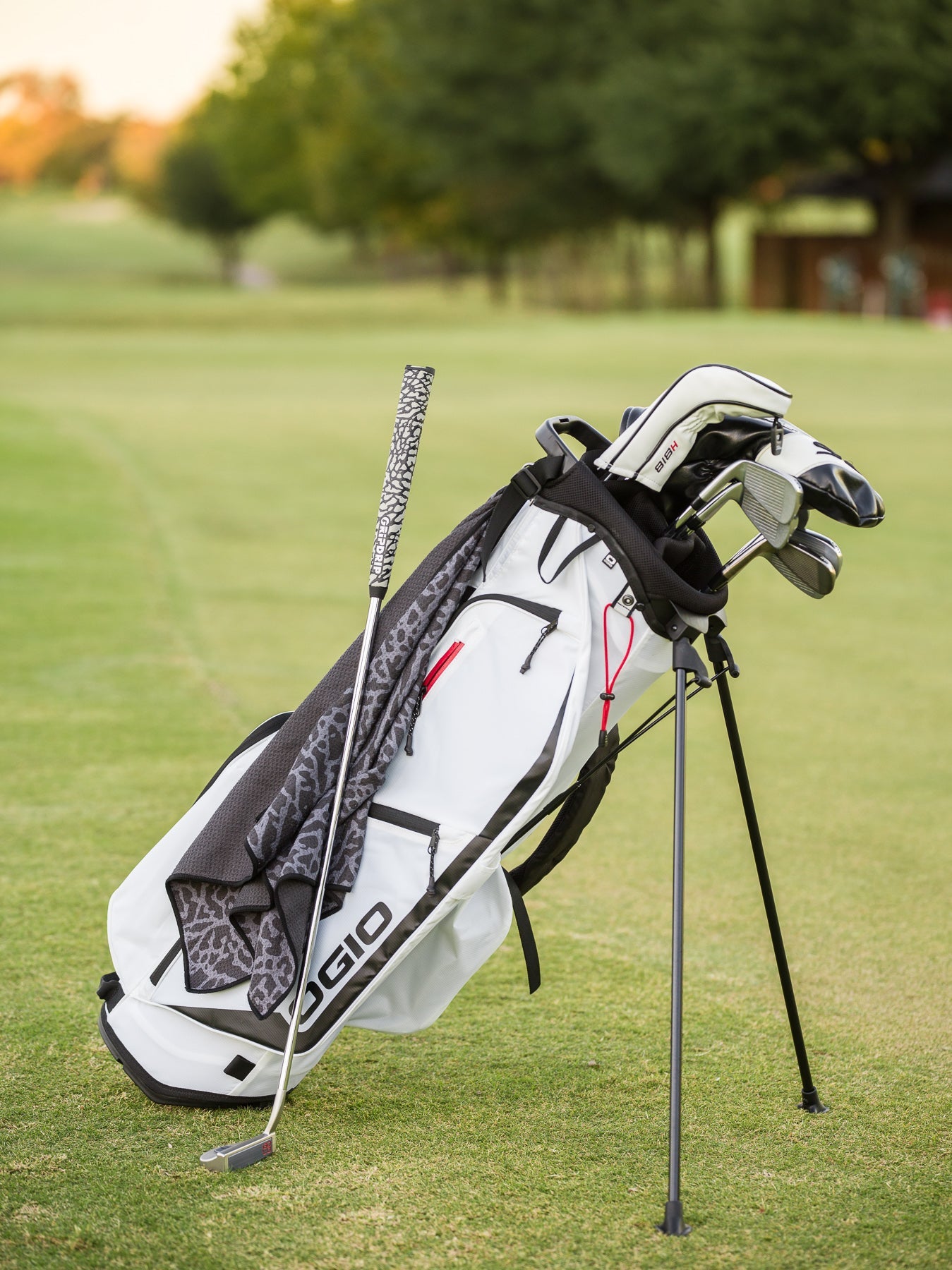 Par 3 Towel- Red by GripDrip
