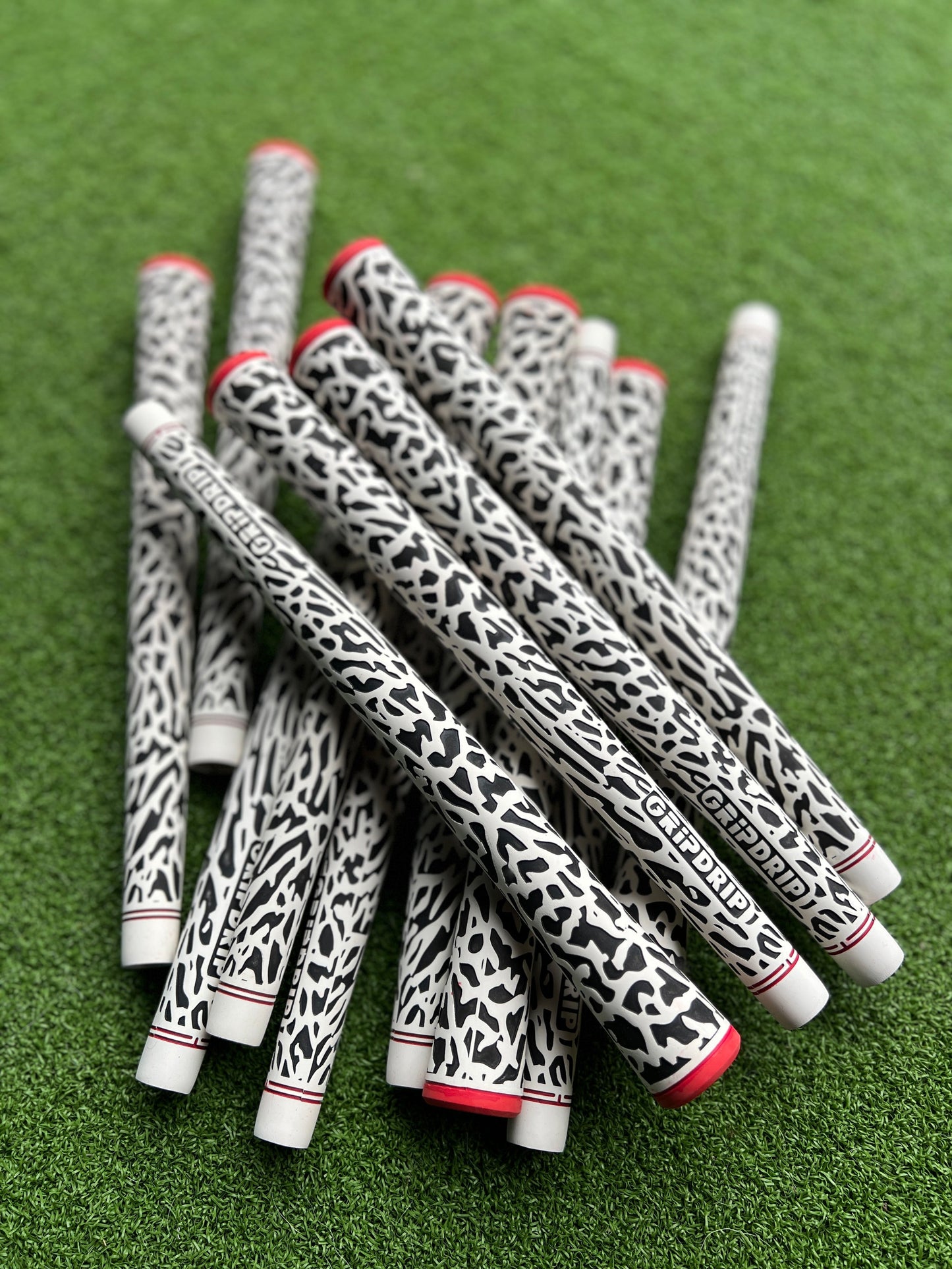 Par 3 Swing Grip - White, Black, Red by GripDrip