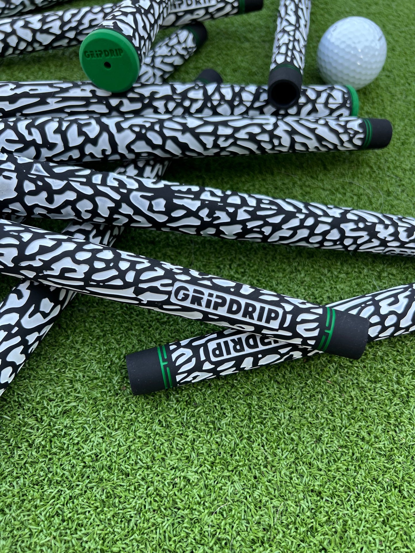 Par 3 Swing Grip - Black, White, Lucky Green by GripDrip