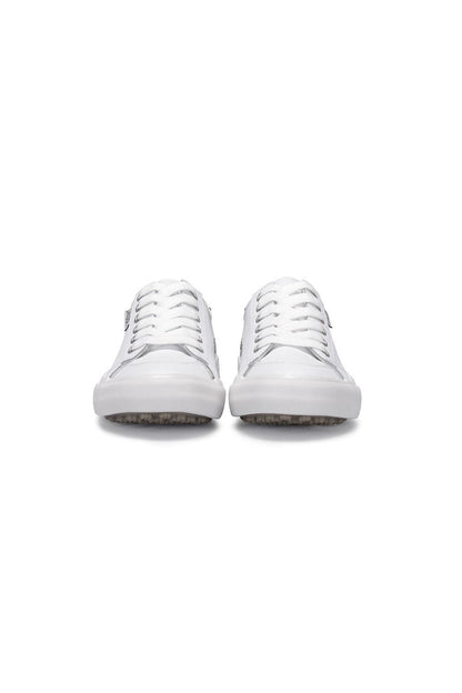 Spikeless White Leather Traveler Shoe by SwingDish
